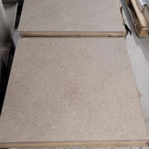 Restpartij natuursteenlook tegels van 60x60 cm, beige, bij Tegelstudio Zeeland in Vlissingen
