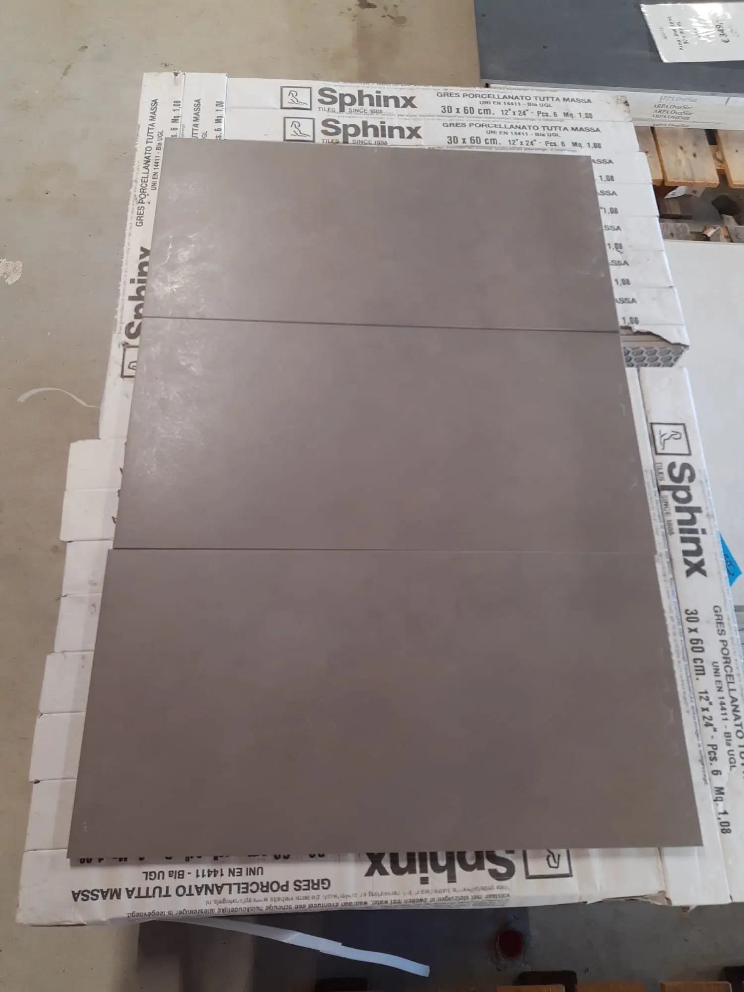 Restpartij betonlook tegels van 30x60 cm, Sphinx Comfort Stone Taupe-Grey XK4910 bij Tegelstudio Zeeland in Vlissingen