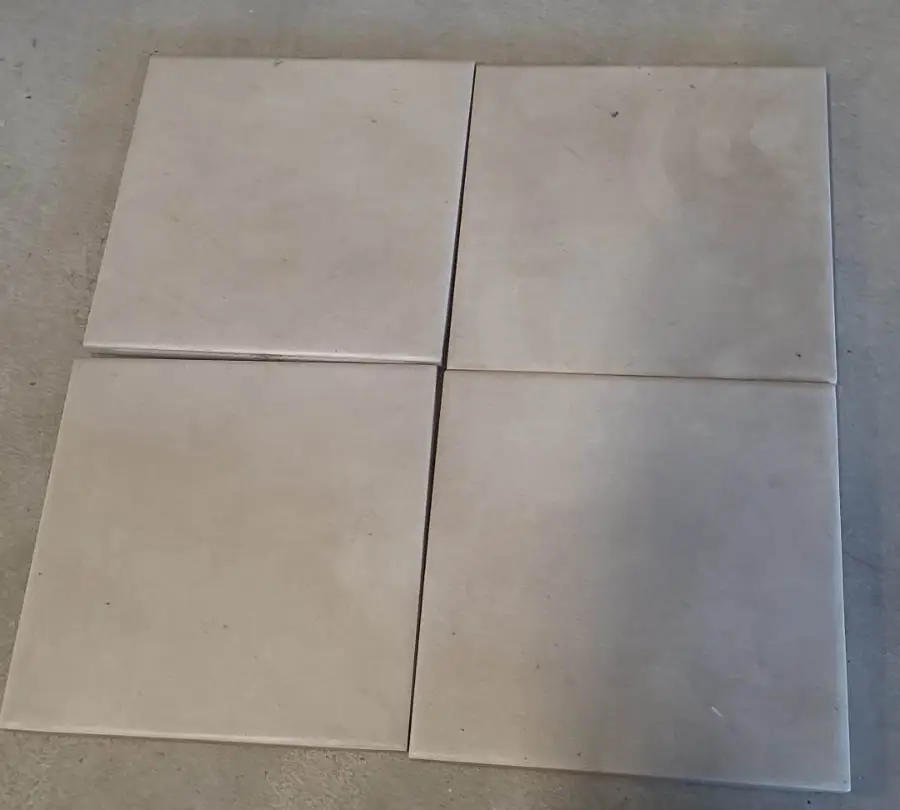 Restpartij handvormlook vloertegels van 15x15 cm, Velsa Tiles Cementum Creamy, bij Tegelstudio Zeeland in Vlissingen