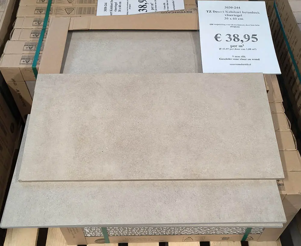 Taupe betonlook tegels van 30x60 cm bij Tegelstudio Zeeland in Vlissingen