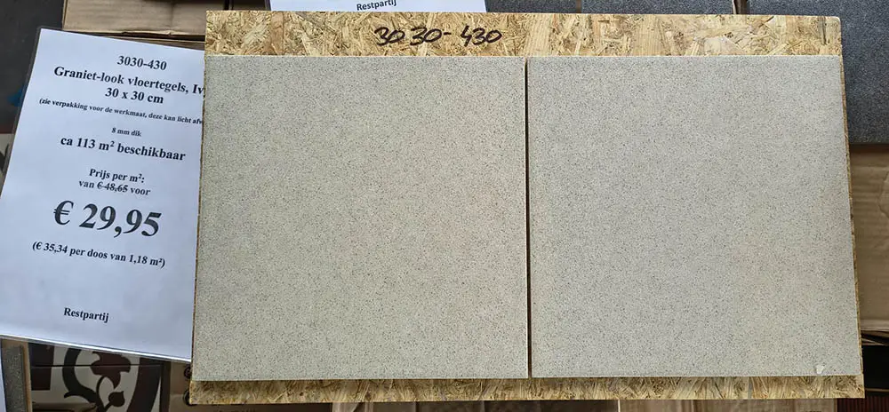 Restpartij natuursteenlook tegels van 30x30 cm, Ivoor, Rako Rock Ivory, bij Tegelstudio Zeeland in Vlissingen