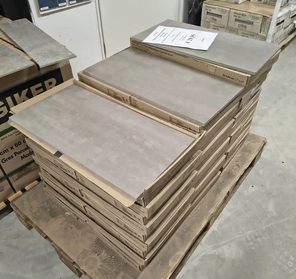 Restpartij Mosa Residential Warm Grey 30x60 cm 1103V3060 betonlook tegels bij Tegelstudio Zeeland in Vlissingen