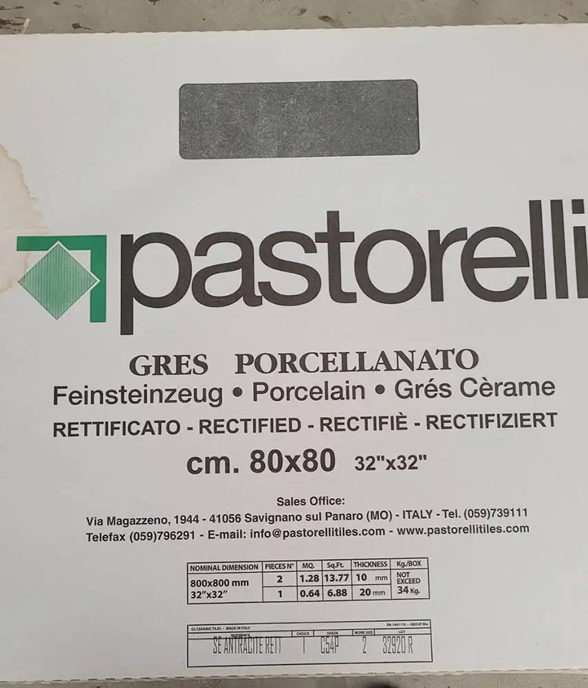 Restpartij Pastorelli Sentimento Antracite betonlook tegels van 80x80 cm bij Tegelstudio Zeeland in Vlissingen