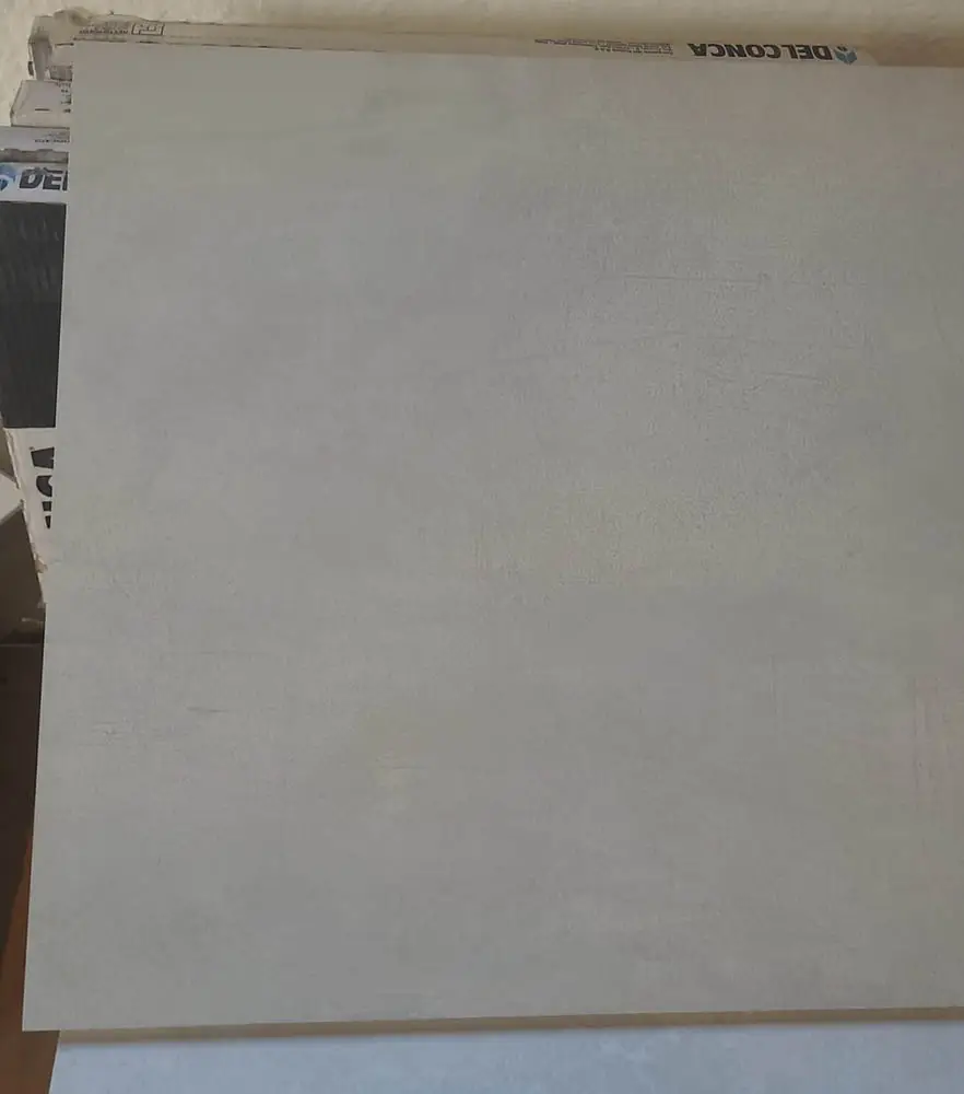 Restpartij betonlook tegels van 60x60 cm bij Tegelstudio Zeeland in Vlissingen