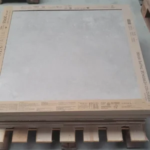 Restpartij La Cueva Heritage Taupe natuursteenlook tegels van 90x90 cm bij Tegelstudio Zeeland in Vlissingen