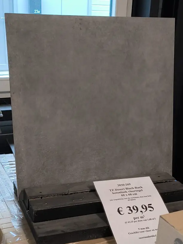 Antraciet betonlook tegels van 60x60 cm bij Tegelstudio Zeeland in Vlissingen