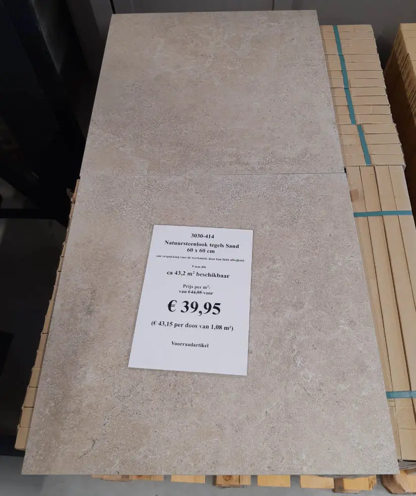 Natuursteenlook tegels Sand, 60x60 cm. Verkrijgbaar in 30x60, 60x60, 80x80 en 60x120 cm. Op voorraad bij Tegelstudio Zeeland in Vlissingen