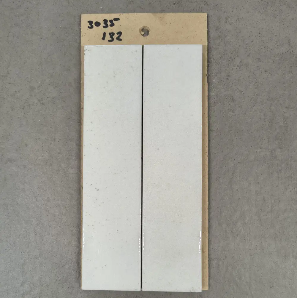 Witte vintagelook wandtegels van 6x25 cm bij Tegelstudio Zeeland in Vlissingen