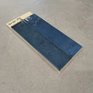 Donkerblauwe vintagelook wandtegels van 6x25 cm bij Tegelstudio Zeeland in Vlissingen