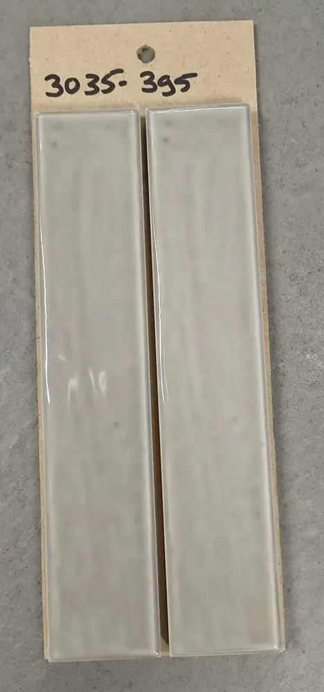 Grace handvormlook tegels licht taupe, 5x25 cm bij Tegelstudio Zeeland in Vlissingen