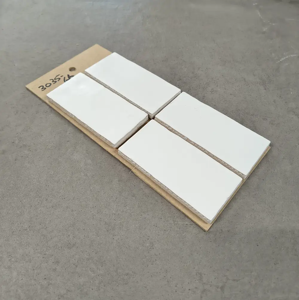 Mat witte handvormlook tegels van 6,5x13 cm bij Tegelstudio Zeeland in Vlissingen