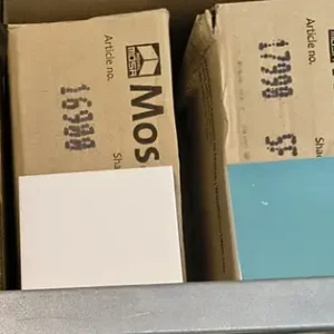 Mosa 10x10 gekleurde tegels in het verkoopmagazijn van Tegelstudio Zeeland in Vlissingen